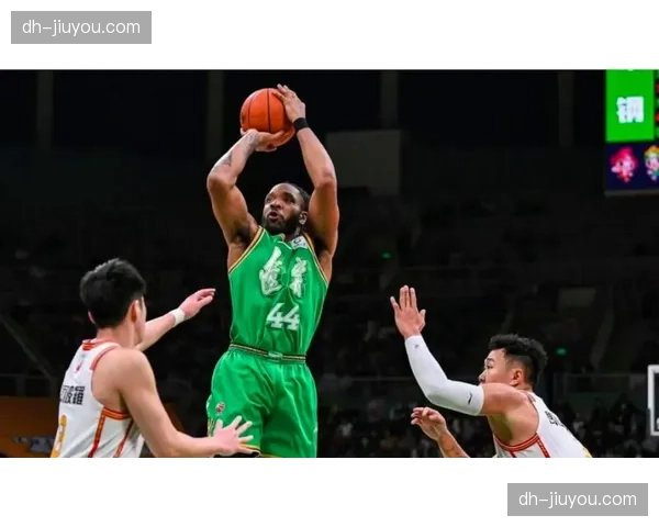 亨特19分6篮板4助攻3抢断 江苏外援全面技术特点显价值